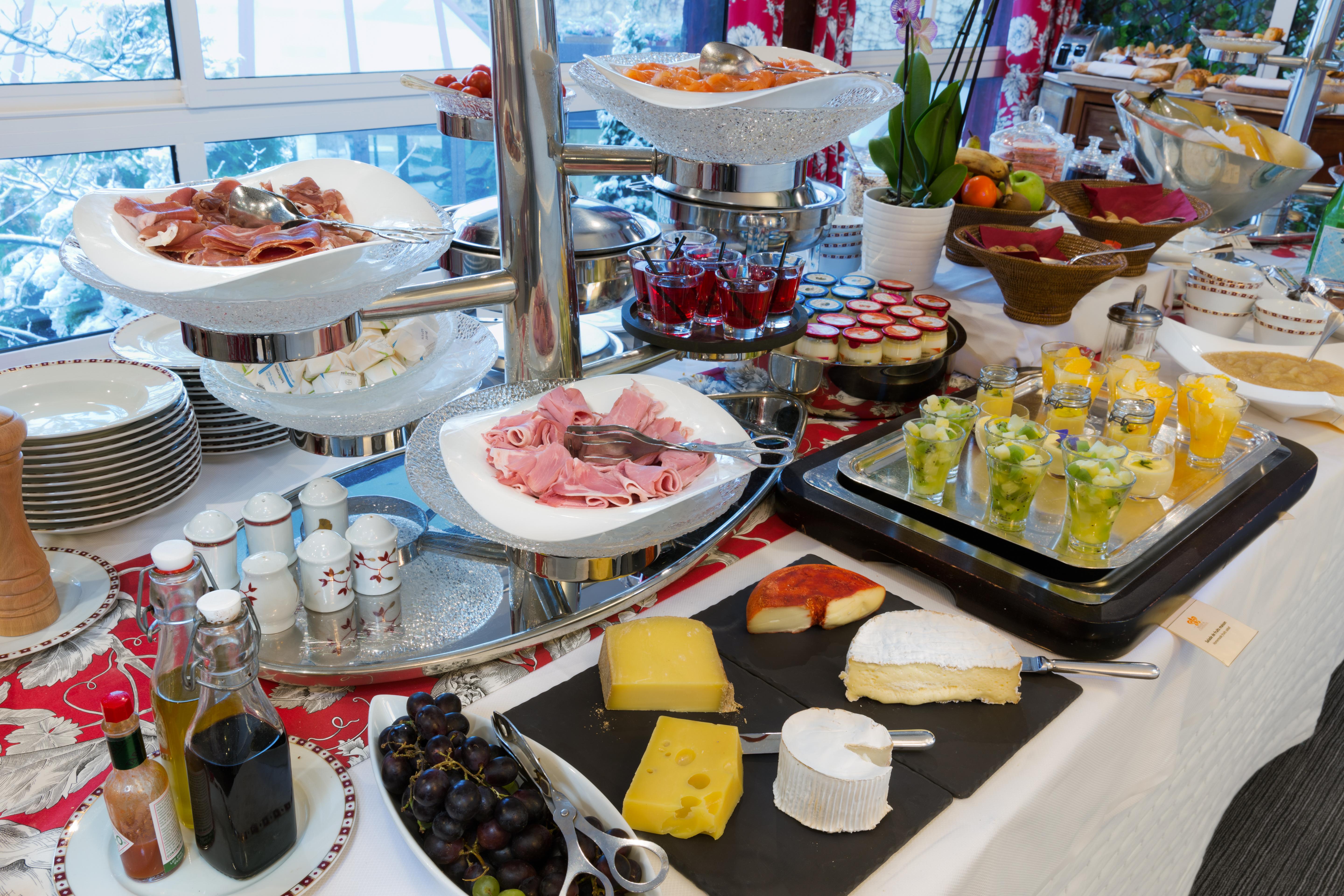 Hostellerie Briqueterie & Spa Champagne Vinay  Exterior photo A buffet