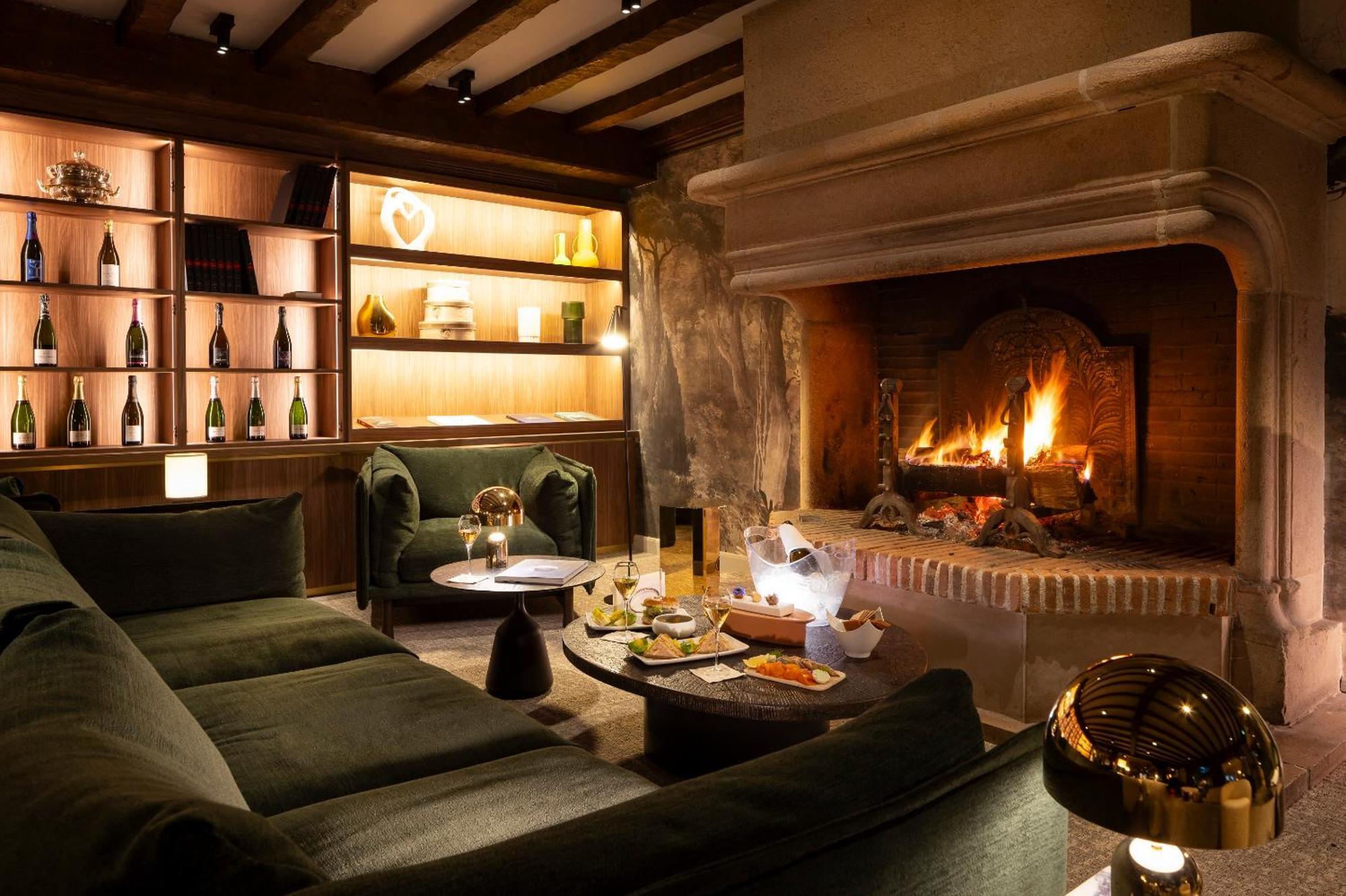 Hostellerie Briqueterie & Spa Champagne Vinay  Exterior photo The fireplace at the bar